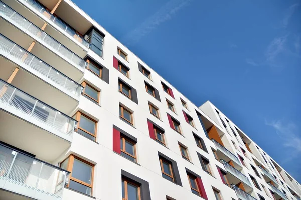 Modernos Edificios Apartamentos Día Soleado Con Cielo Azul Fachada Moderno — Foto de Stock