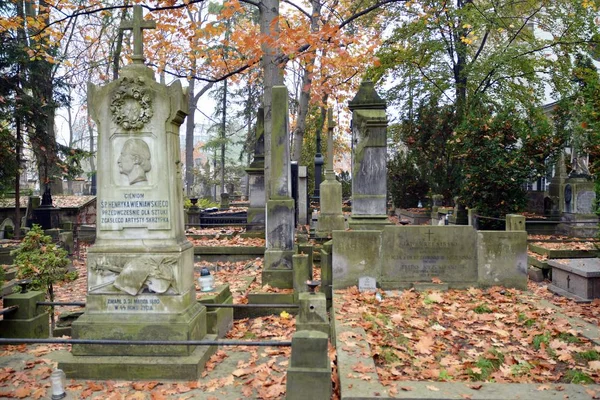 Varsovia Polonia Octubre 2019 Old Powazki Cementerio Histórico Situado Distrito —  Fotos de Stock