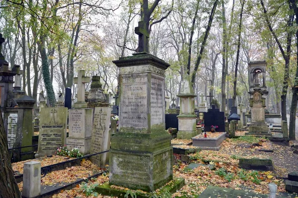 Varsovia Polonia Octubre 2019 Old Powazki Cementerio Histórico Situado Distrito —  Fotos de Stock