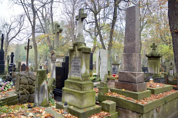 Varsovia Polonia Octubre 2019 Old Powazki Cementerio Histórico Situado Distrito —  Fotos de Stock