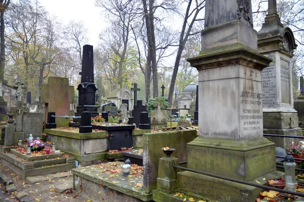 Varsovia Polonia Octubre 2019 Old Powazki Cementerio Histórico Situado Distrito —  Fotos de Stock