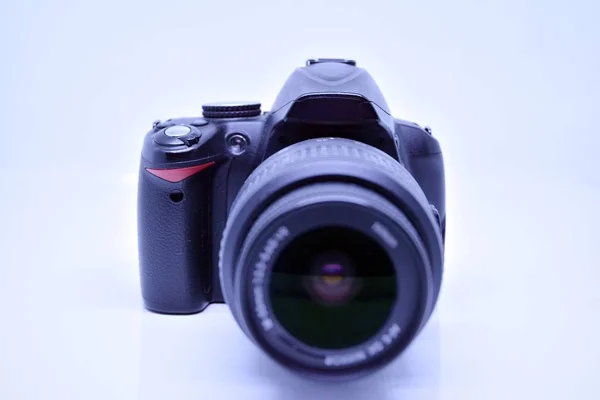 Digital Fotokamera Isolerad Ljus Bakgrund — Stockfoto