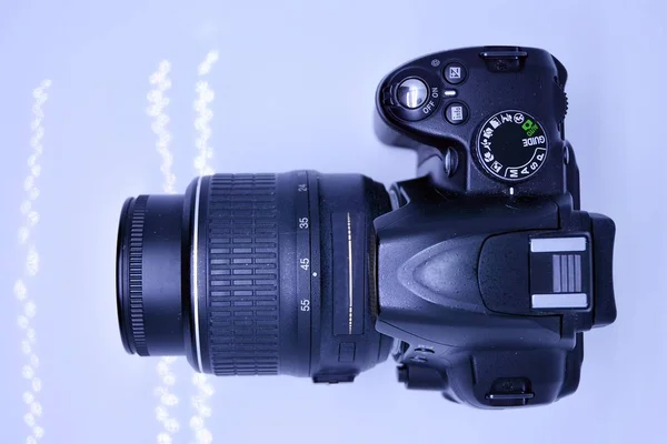 Digitale Fotokamera Isoliert Auf Hellem Hintergrund — Stockfoto