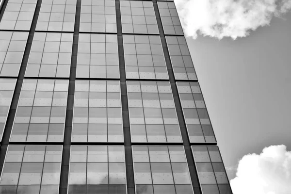 Városi Geometria Felnéz Üvegépületre Modern Építészet Üveg Acél Absztrakt Modern — Stock Fotó