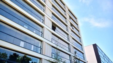 Modern Avrupa konut binaları çeyreği. Soyut mimari, modern şehir geometrisinin bir parçası.