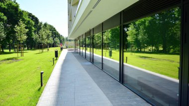 Modern Avrupa konut binaları çeyreği. Soyut mimari, modern şehir geometrisinin bir parçası.