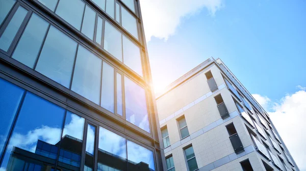 Modernos Edificios Apartamentos Día Soleado Con Cielo Azul Fachada Moderno — Foto de Stock