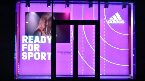 Варшава Польша Июля 2020 Года Подпишите Адидас Вывеска Компании Adidas — стоковое фото