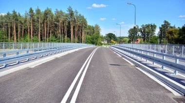 Yeni bir otoyolda yeni bir çarpışma bariyeri inşa edildi