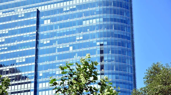 Geveltextuur Van Een Gespiegeld Kantoorgebouw Fragment Van Gevel Moderne Architectuur — Stockfoto