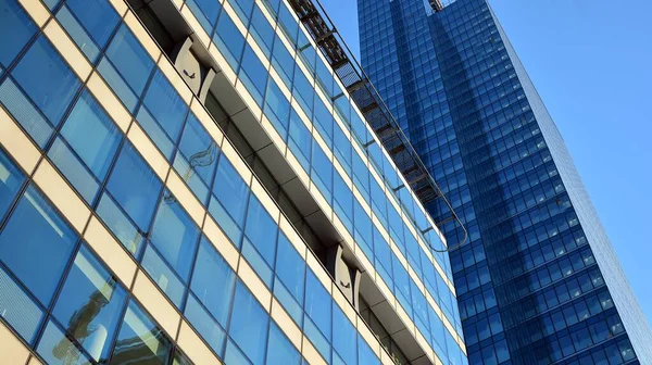 Textura Fachada Edifício Escritório Espelhado Vidro Fragmento Fachada Arquitetura Moderna — Fotografia de Stock