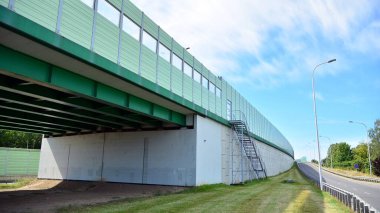 Modern yol ve yol altyapısı. Şehirde boş yol arkaplanı. 