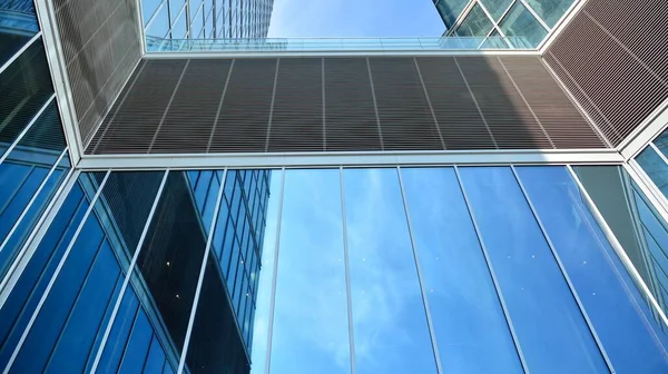 Onderaanzicht Van Glazen Silhouet Van Wolkenkrabber Bedrijfsgebouw Wolkenkrabber Met Glazen — Stockfoto