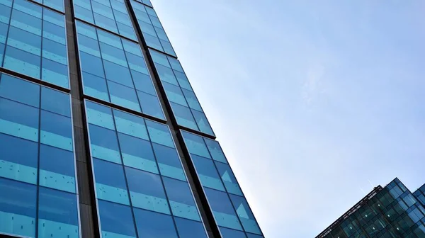 Vista Inferior Silueta Cristal Del Rascacielos Edificio Negocios Rascacielos Con — Foto de Stock