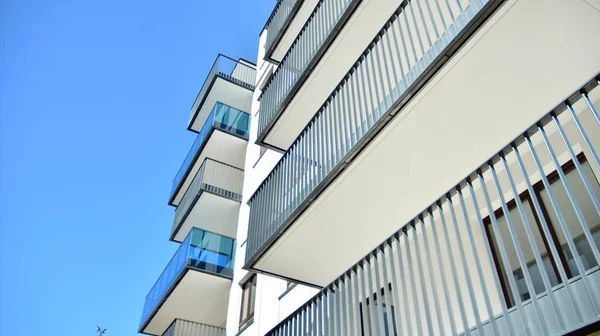 Arkitektoniska Detaljer Modern Lägenhetsbyggnad Modernt Europeiskt Bostads Lägenhetskomplex — Stockfoto