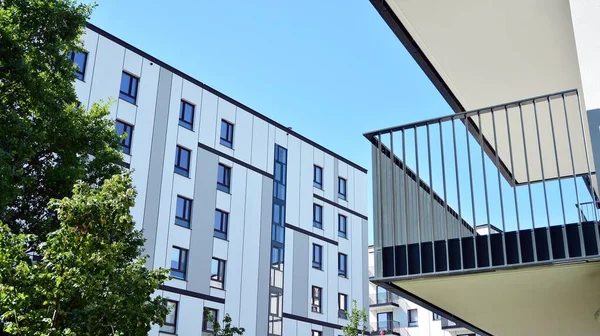 Architektoniczne Detale Nowoczesnego Apartamentowca Nowoczesny Europejski Kompleks Apartamentowców — Zdjęcie stockowe