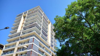 Modern apartman binasının mimari detayları. Modern Avrupa konut binası kompleksi.
