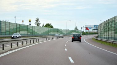 Pilawa ve Garwolin bölgeleri, Polonya. 17 Ağustos 2020. Lublin 'e giden S17 yarış pistinin görüntüsü.