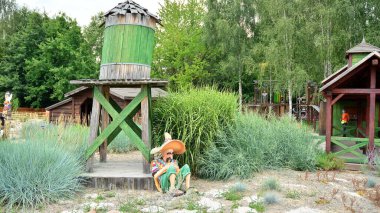 Trojanow, Polonya. 17 Ağustos 2020. Farma Iluzji / İllüzyon Çiftliği bir eğitim ve eğlence parkı.