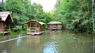 Trojanow, Polonya. 17 Ağustos 2020. Farma Iluzji / İllüzyon Çiftliği bir eğitim ve eğlence parkı.