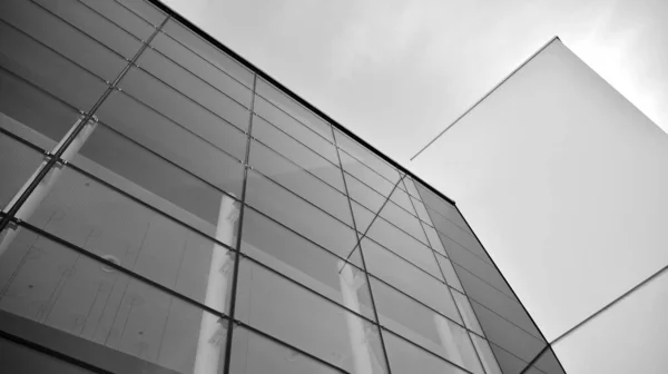 Modern Kontorsbyggnad Vägg Stål Och Glas Med Blå Himmel Svart — Stockfoto