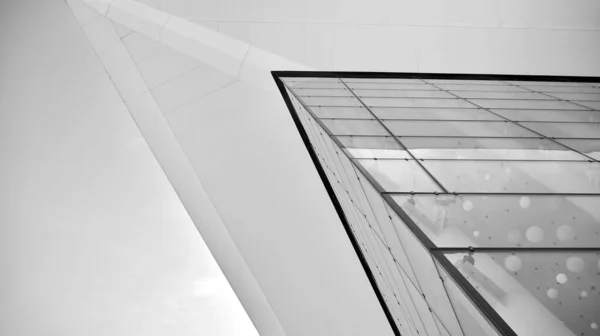 Modern Kontorsbyggnad Vägg Stål Och Glas Med Blå Himmel Svart — Stockfoto