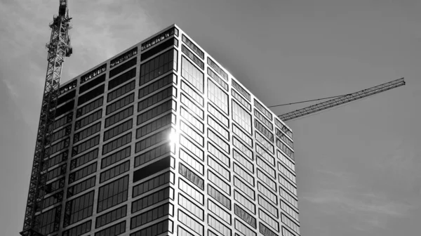 Edificio Alto Construcción Moderno Edificio Oficinas Blanco Negro — Foto de Stock