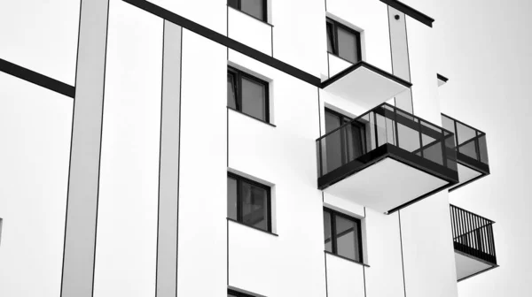 Detalle Nuevo Edificio Apartamentos Moderno Blanco Negro —  Fotos de Stock