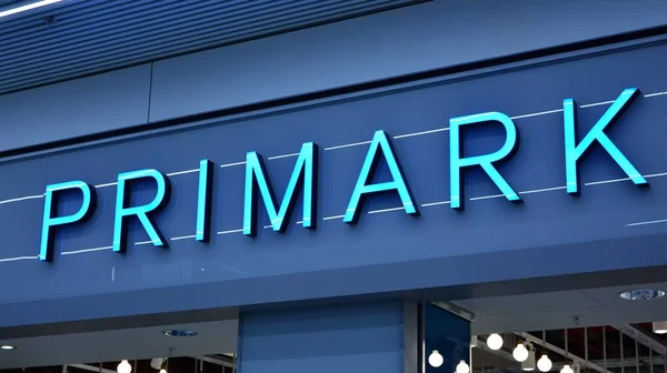 Varşova, Polonya. 1 Eylül 2020. Primark imzala. Şirket İşareti Önceliği.