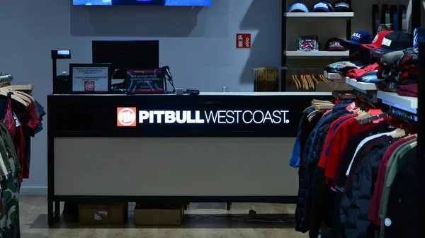 Warschau Polen September 2020 Zeichen Pitbull Westküste Firmenschild Pitbull West — Stockfoto