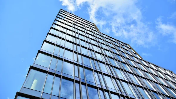 Kancelářská Budova Modrá Skleněná Stěna Moderní Kancelářská Budova Čisté Nebe — Stock fotografie