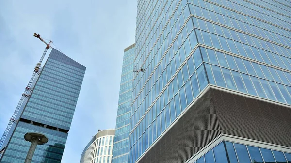 Vista Inferior Silhueta Vidro Arranha Céu Construção Negócios Arranha Céu — Fotografia de Stock