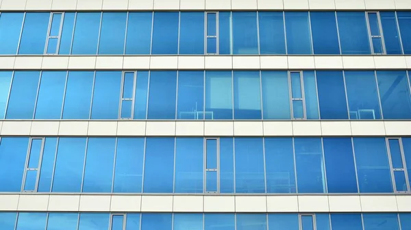 Pared Cortina Azul Hecha Vidrio Tonificado Construcciones Acero Bajo Cielo —  Fotos de Stock