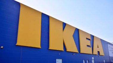 Varşova, Polonya. 15 Eylül 2020 'de. Ikea 'yı imzala. Şirket panosu Ikea.