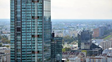 Varşova, Polonya. 20 Eylül 2020. Varso Place ofis binası inşaatı.