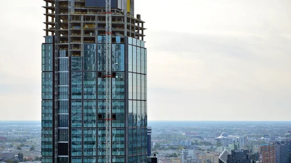 Varşova, Polonya. 20 Eylül 2020. Varso Place ofis binası inşaatı.