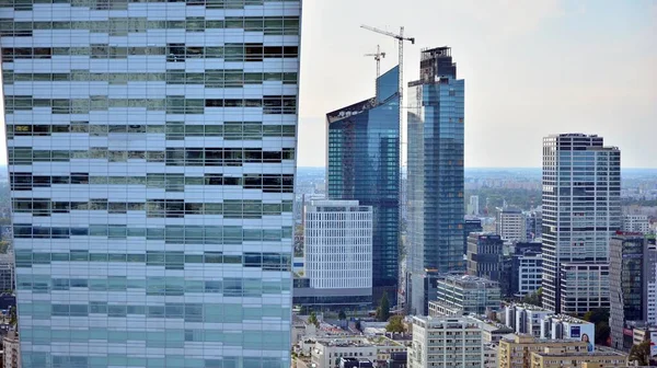 Varşova, Polonya. 20 Eylül 2020. Varşova şehrinin şehir manzarası Kültür ve Bilim Sarayı 'nın 30. katındaki izleme terasından. Varşova Şehir Merkezi. 