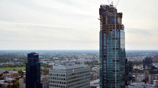 Varşova, Polonya. 20 Eylül 2020. Varso Place ofis binası inşaatı.