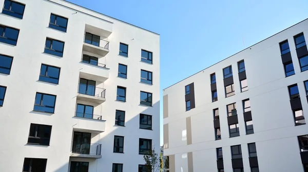 Flervåningshus Modernt Nytt Och Stilfullt Vardagsrum Med Lägenheter Nybyggt Hyreshus — Stockfoto