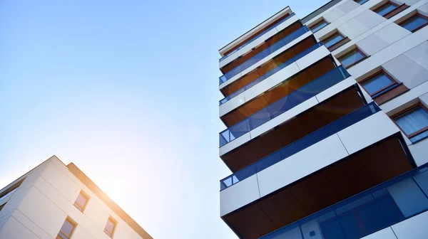 Modern Apartman Binasının Mimari Detayları Güneş Işığı Alan Modern Avrupa — Stok fotoğraf