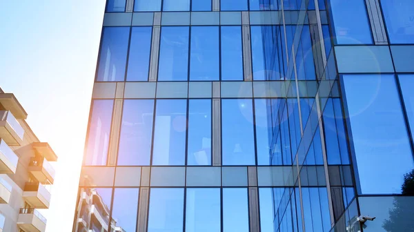 Edificio Oficinas Detalles Pared Vidrio Azul Reflejos Solares —  Fotos de Stock