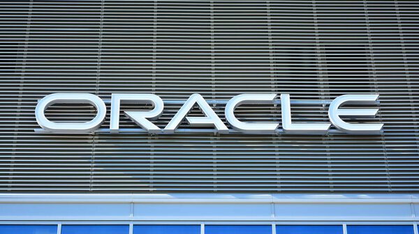 Варшава, Польша. 28 сентября 2020 года. Подпишите Oracle. Компания вывеска Oracle.