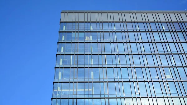 Fragmento Fachada Edifício Escritórios Moderno Com Vidros Perspectiva — Fotografia de Stock