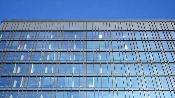 Fragmento Fachada Edifício Escritórios Moderno Com Vidros Perspectiva — Fotografia de Stock