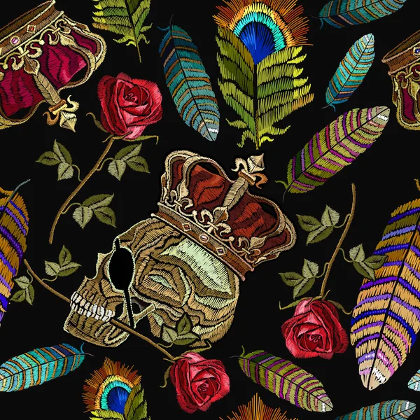 Вышивка Золотая Корона Человеческий Череп Перья Розы Бесшовный Узор Мода — стоковый вектор