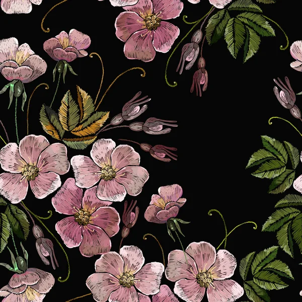 Bordado flores de color rosa silvestre patrón sin costuras. plantilla de moda — Vector de stock