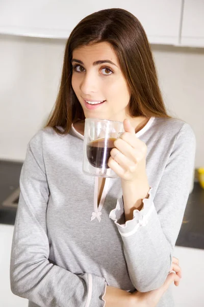 Prachtige Dame Drinken Koffie Gelukkig Stockafbeelding