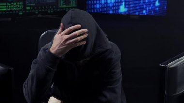 kaput görünümlü kamera ciddi ile serin hacker