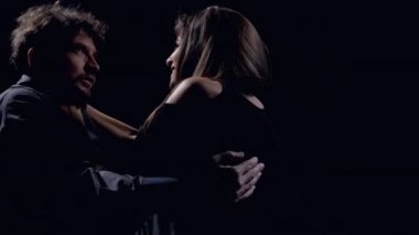 şiddet kocasından kaçan kadın