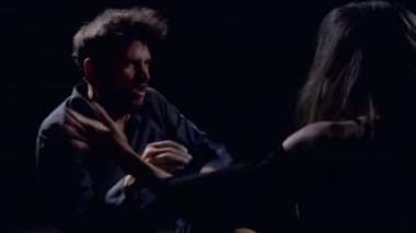 şiddet kocasından kaçan kadın